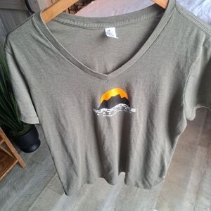 Blackrocks Brewery Size XL Womens V-neck Short Sleeve Shirt Marquette Michigan